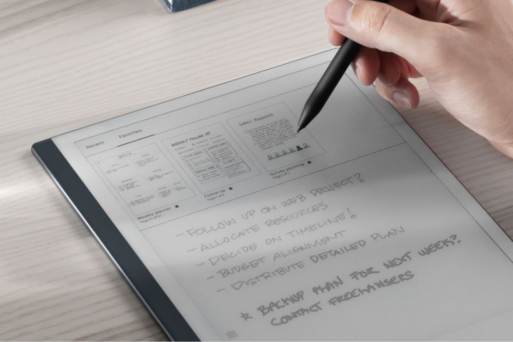 reMarkable Paper Pro with the Favorites tab open. Illustration.